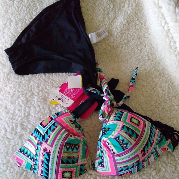 NWT Hulu Honey 2 piece bathing suit.  Size medium. - Picture 1 of 6